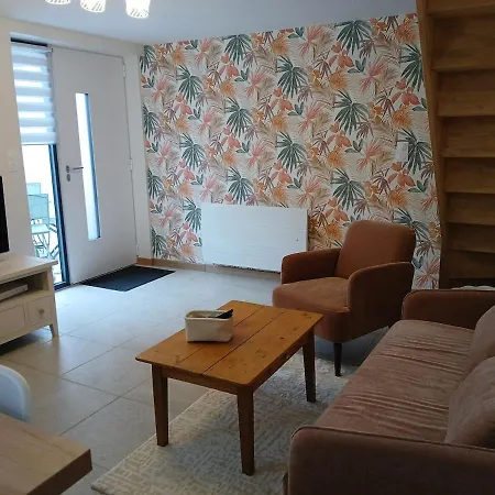Dom wakacyjny La Maison D'eugenie, Jardin Et Parking Niort